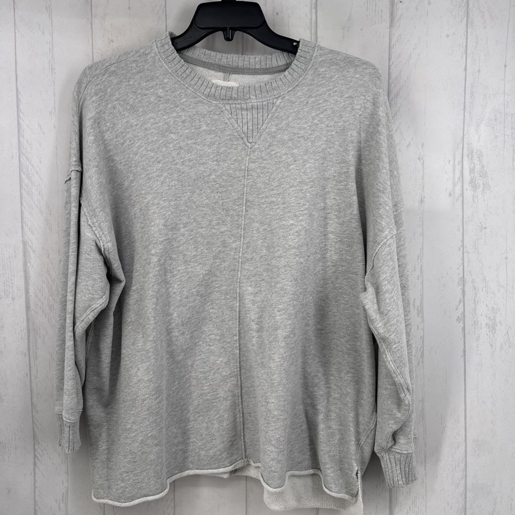 L crewneck sweatshirt
