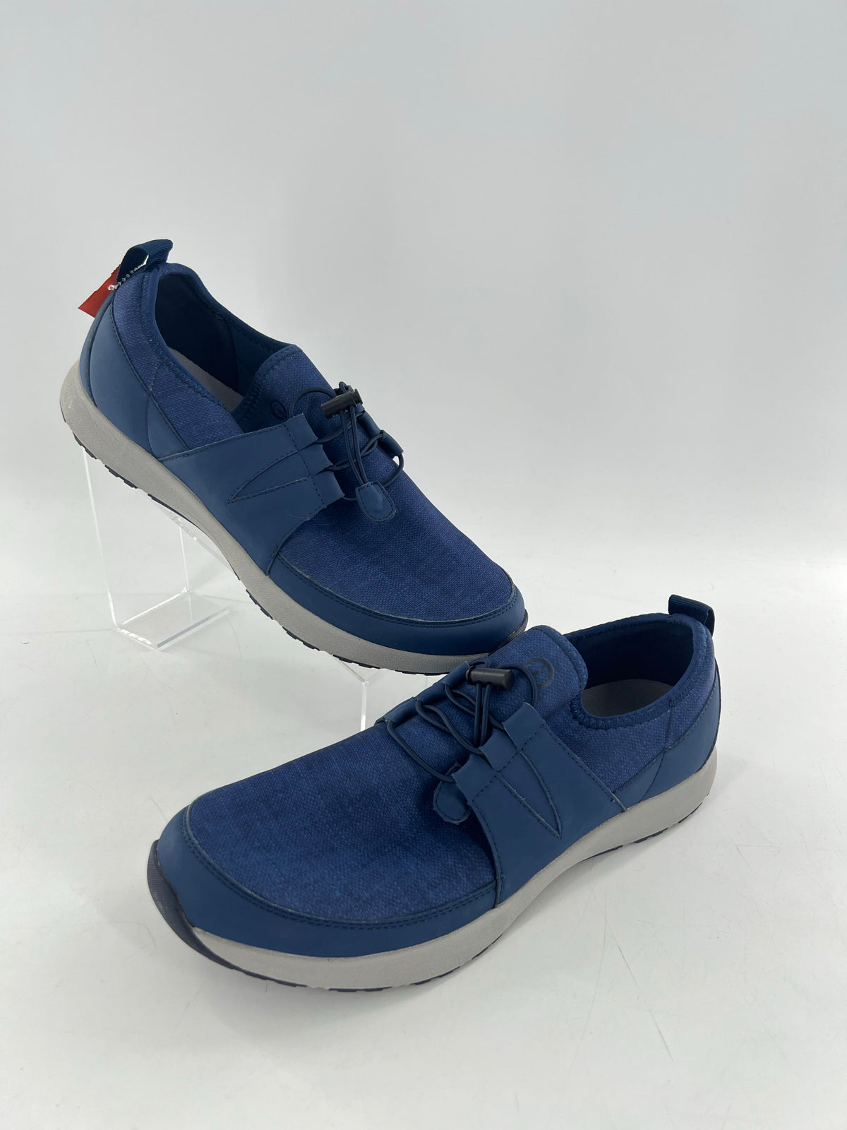 11 striped lace-up sneaker