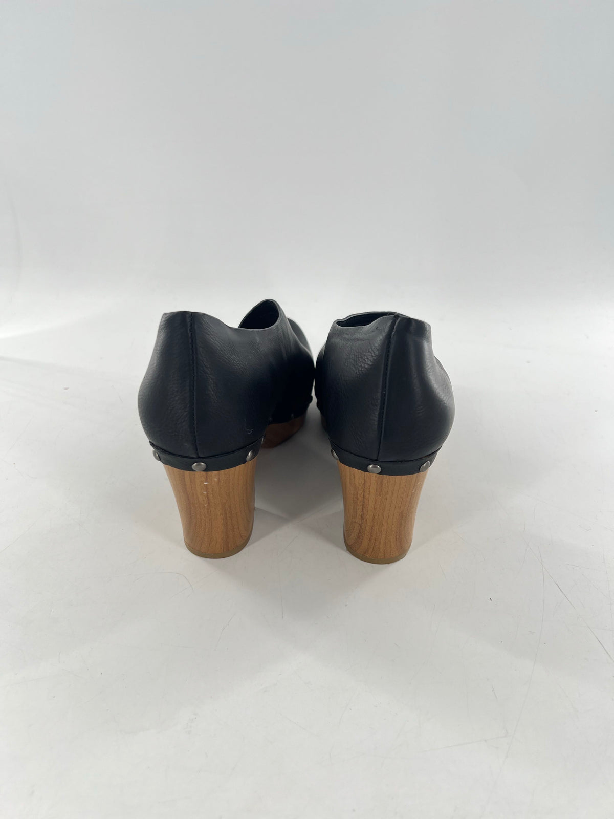 9 slip-on clog