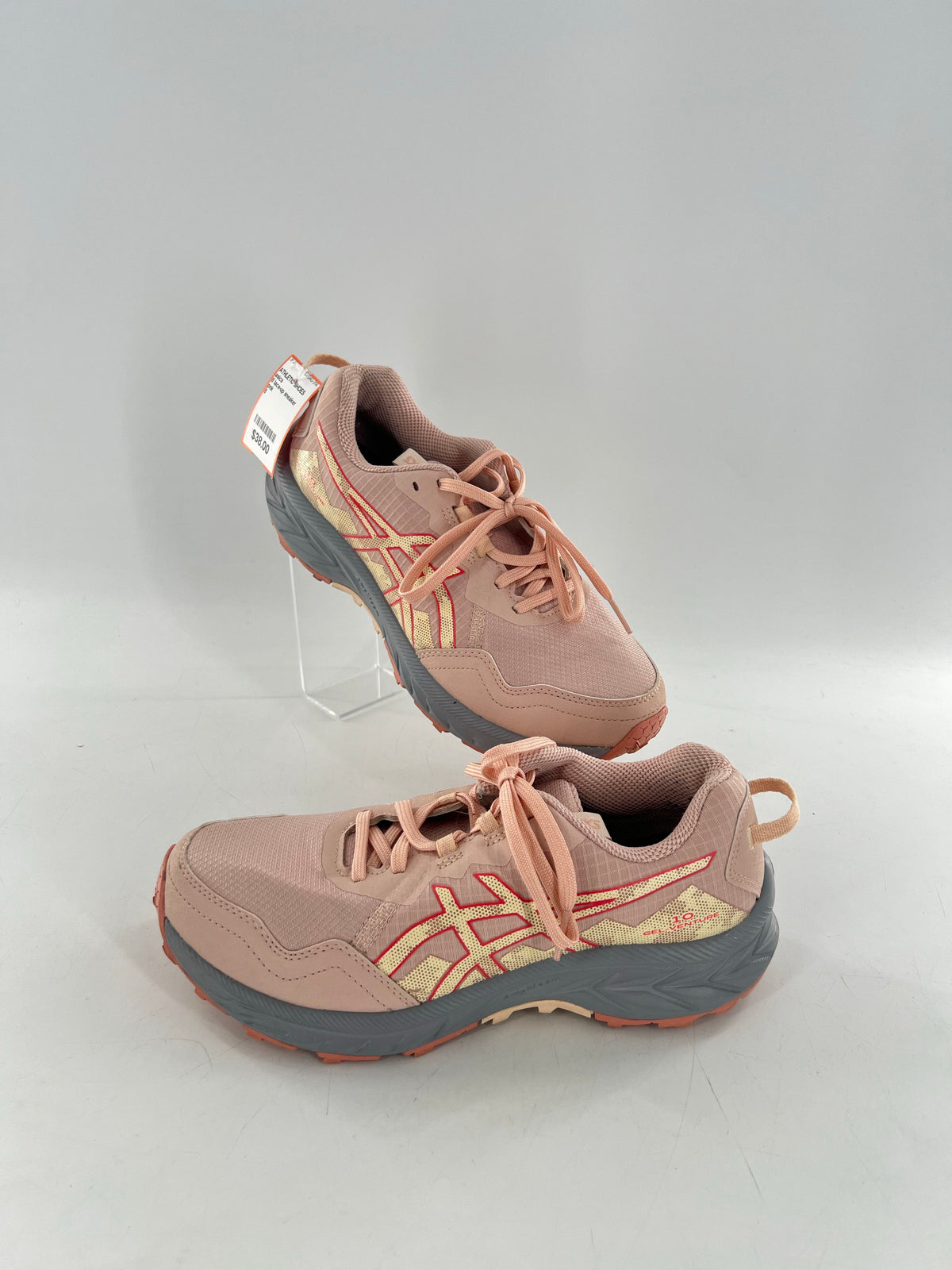 8 lace-up sneaker