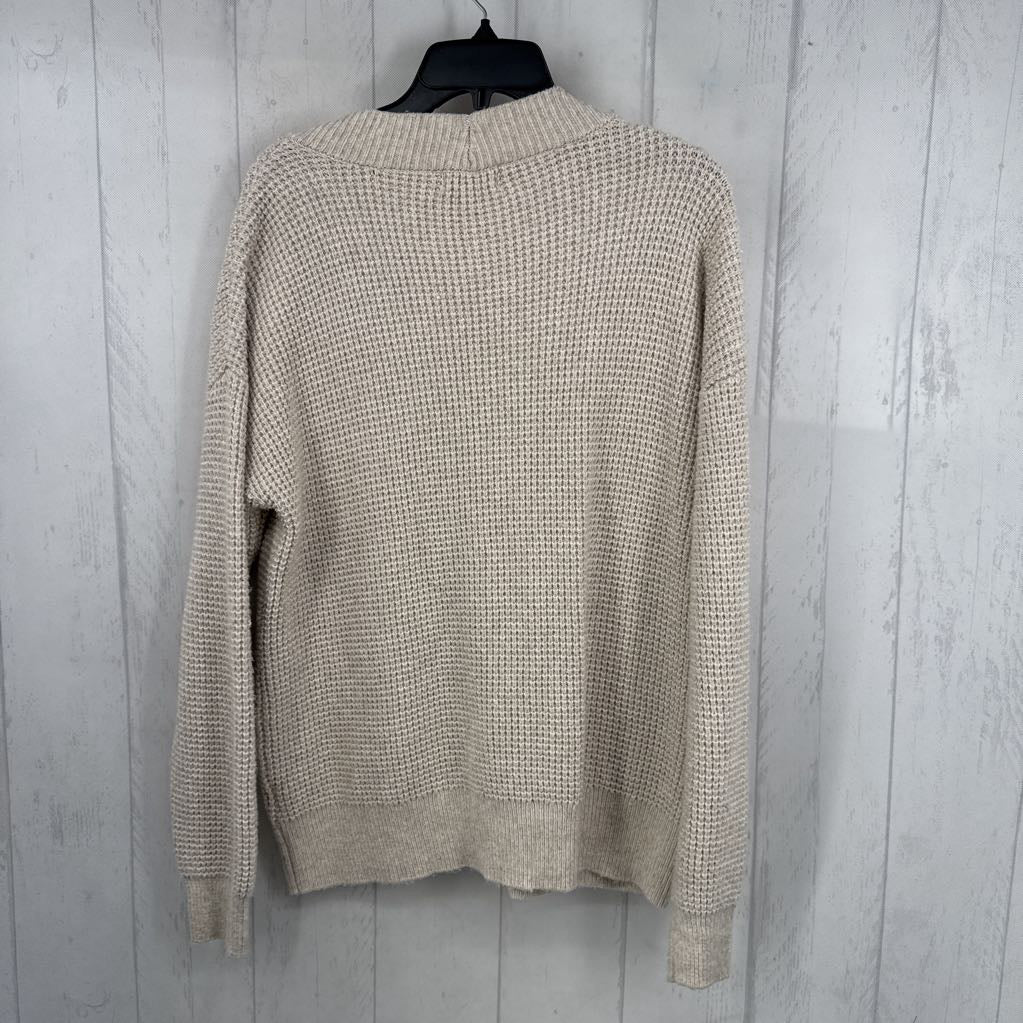 M button front cardi