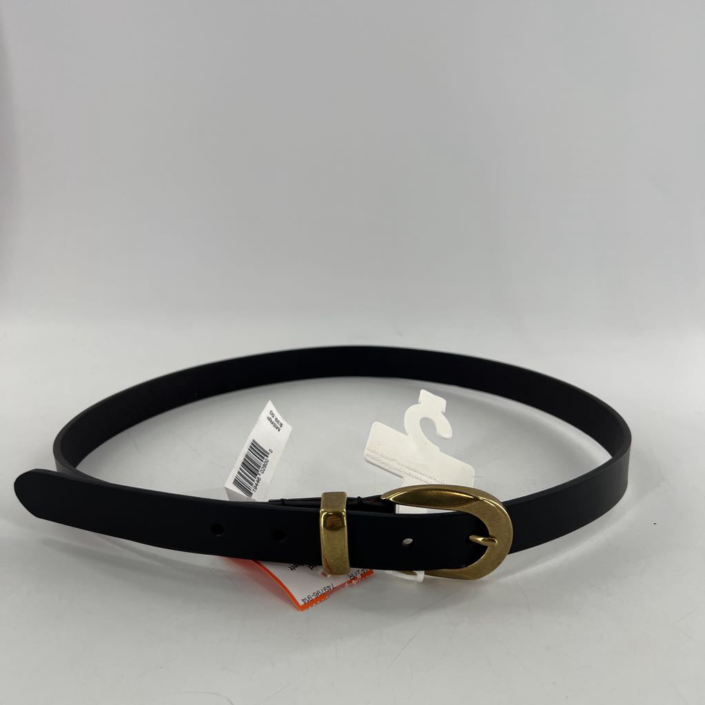 R40 M black belt w/ gold buckle