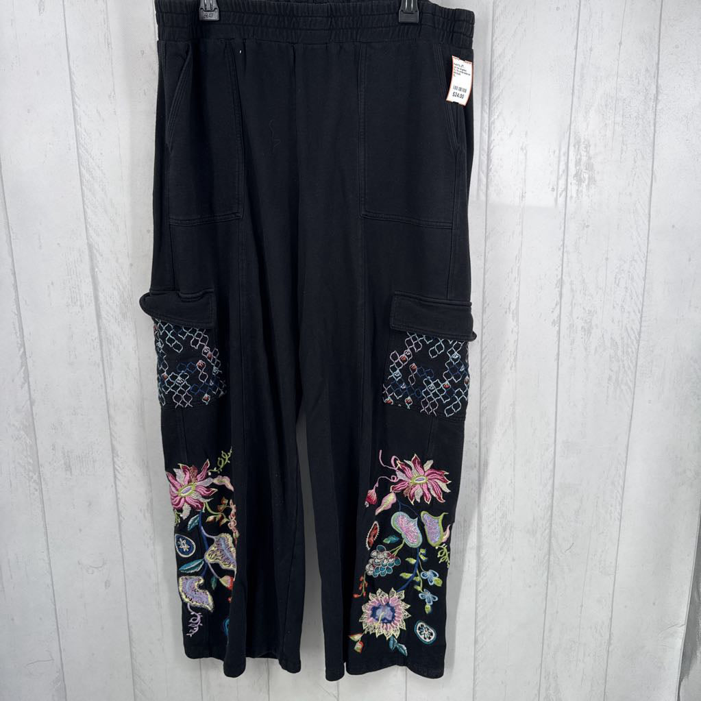 XL flo embroidered wide leg sweatpants
