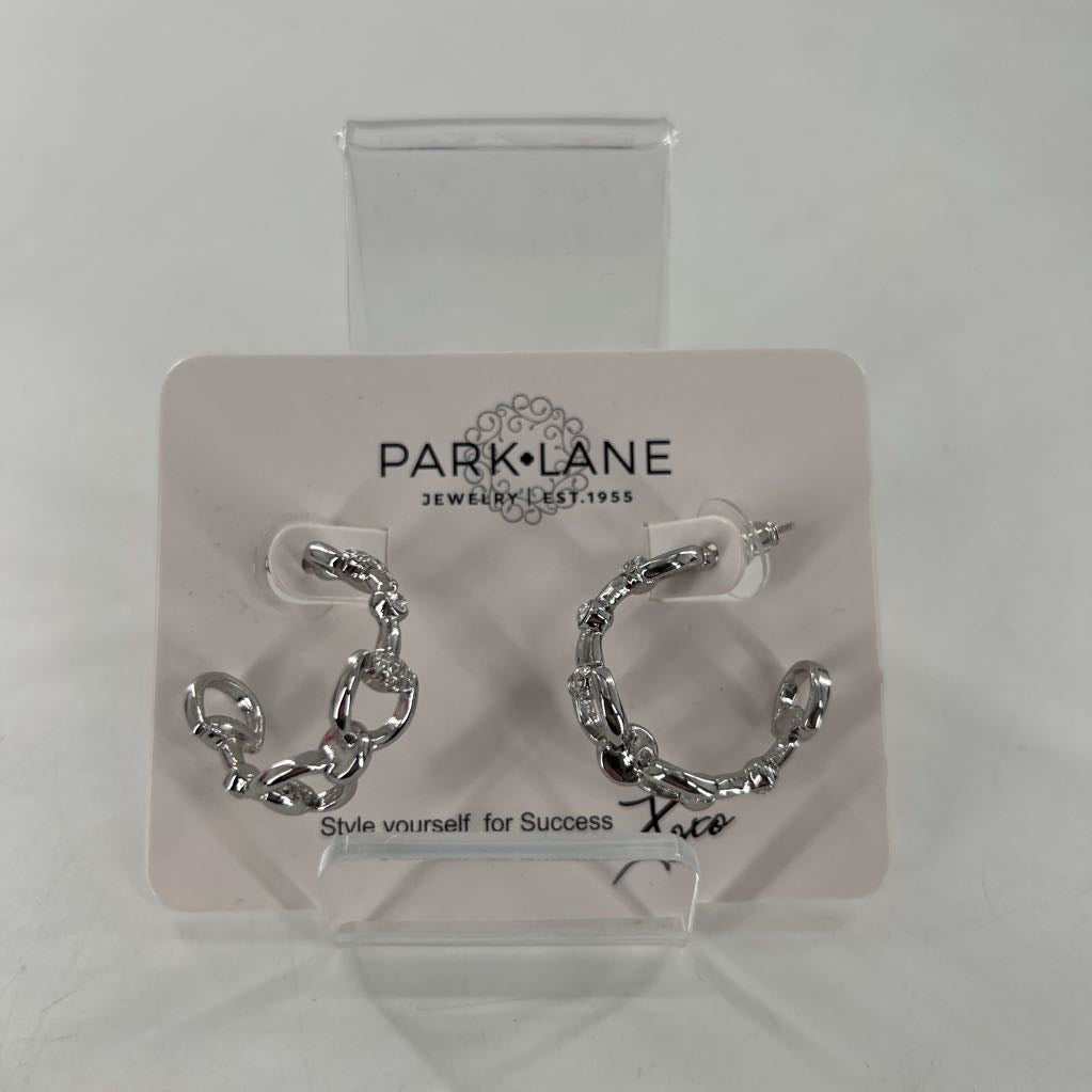 silver horseshoe accent earrings