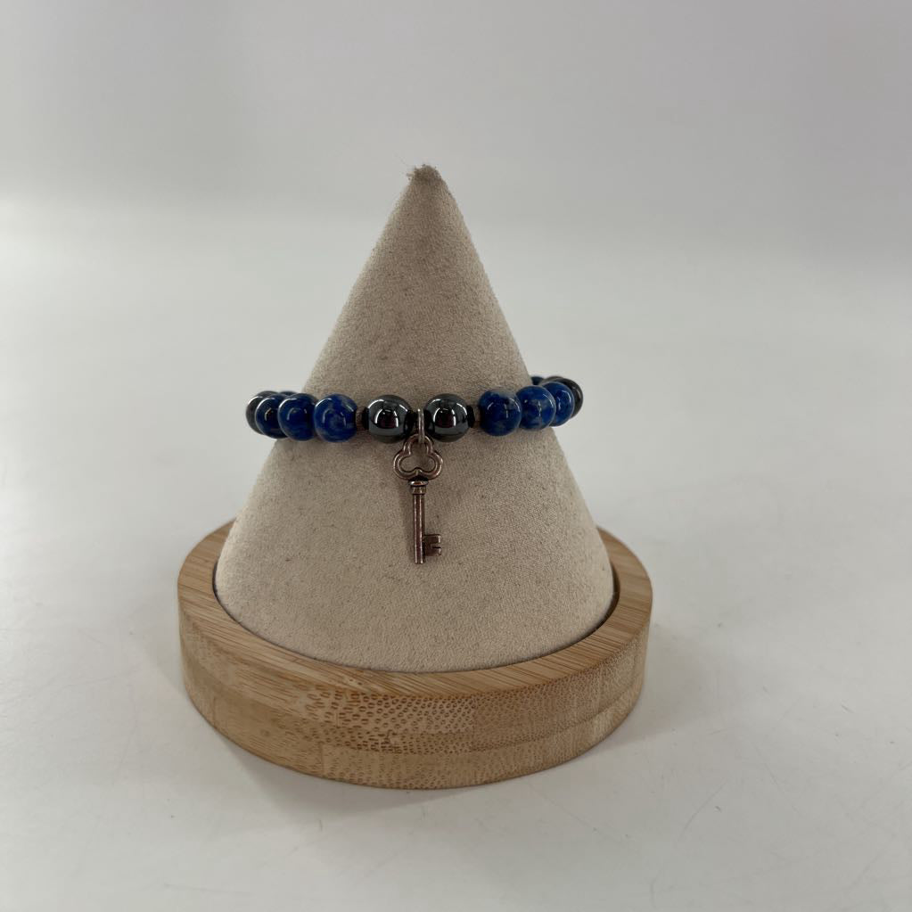blue & gry beaded stretch bracelet w/ key charm