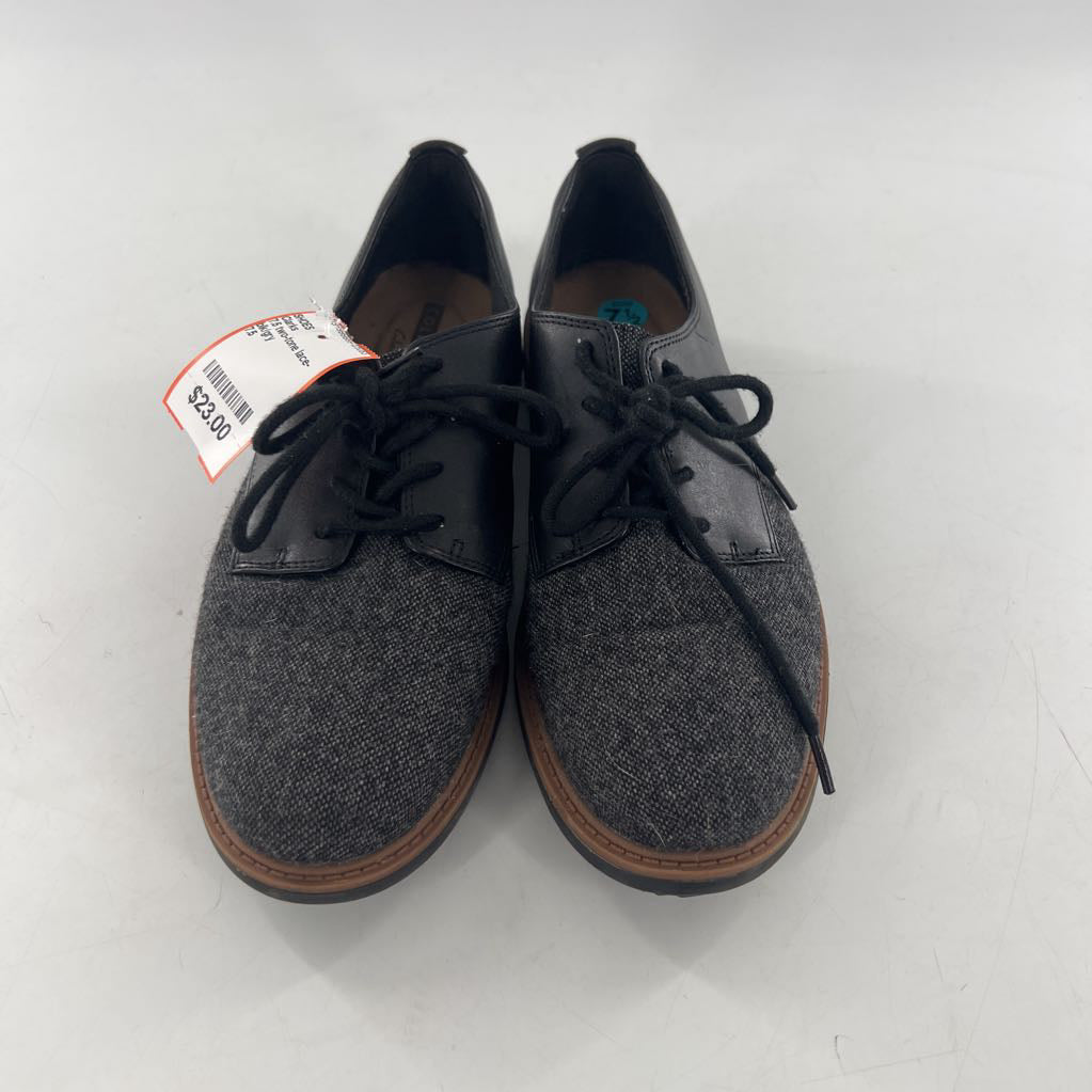 7.5 two-tone lace-up oxford
