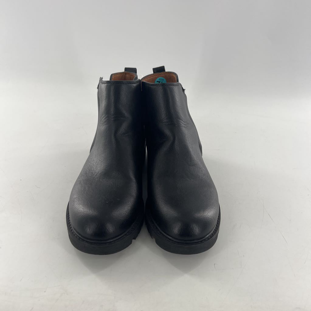 7.5 vegan leather ankle boot
