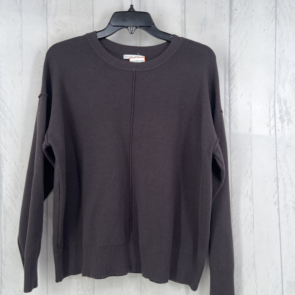 M/L crewneck sweater