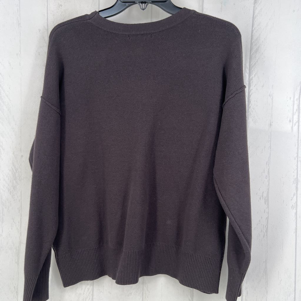 M/L crewneck sweater