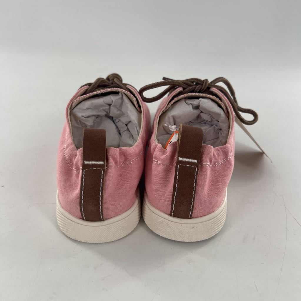 7.5 lace-up canvas sneaker