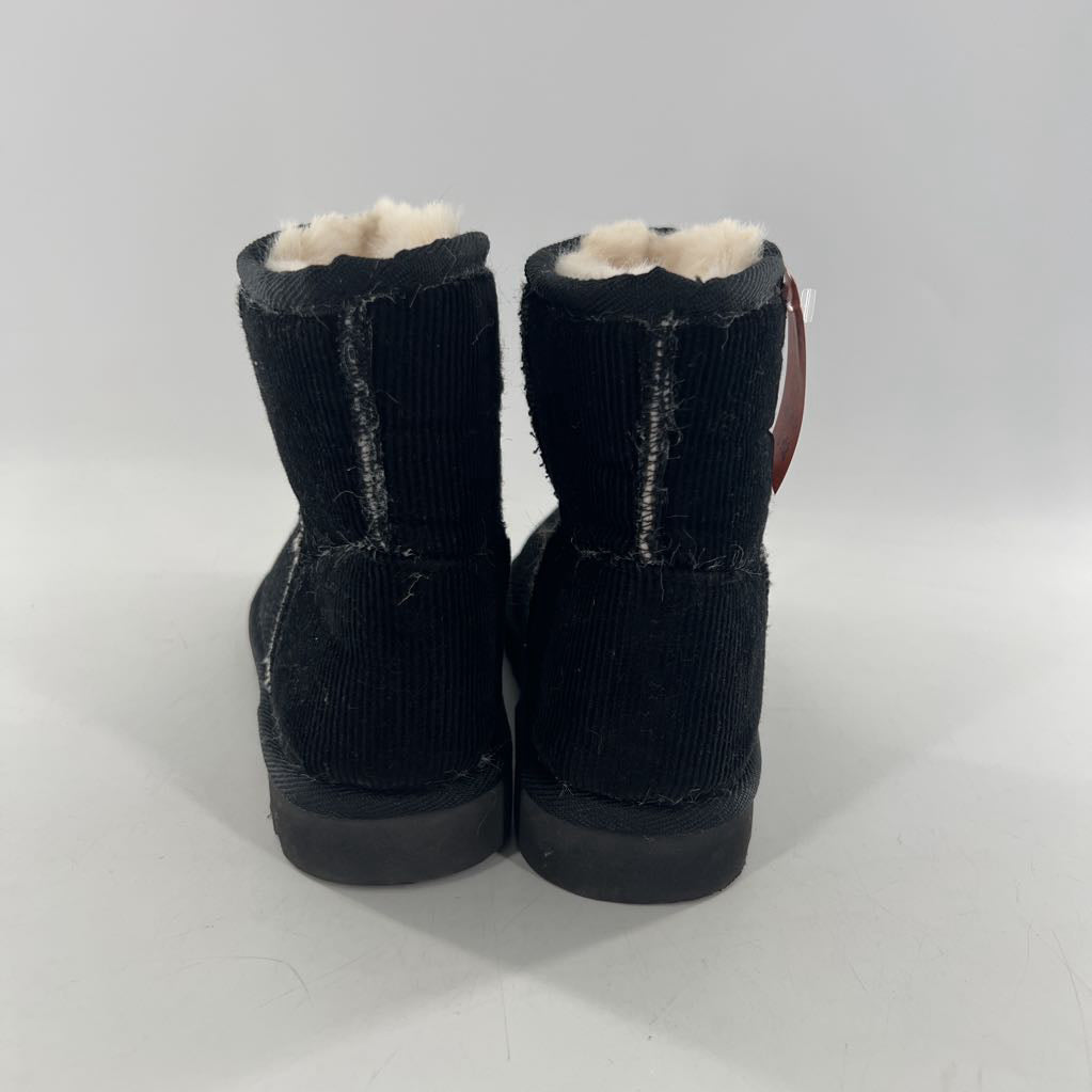 7 faux fur lined corduroy boot