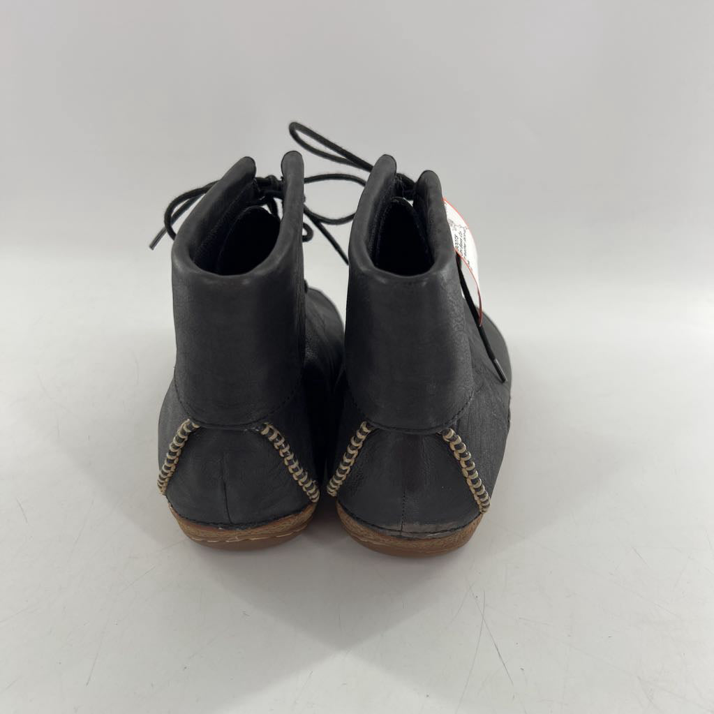 11 leather lace-up bootie