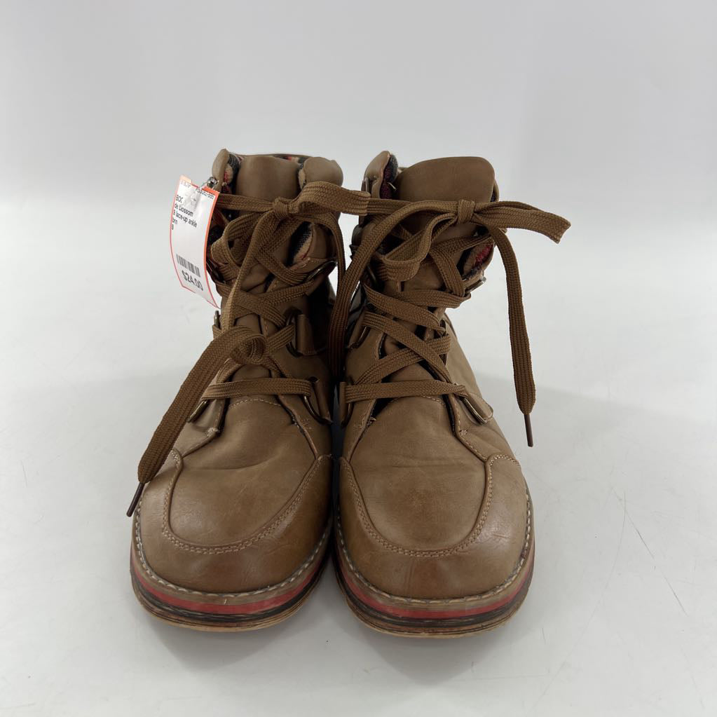 9 lace-up ankle boot
