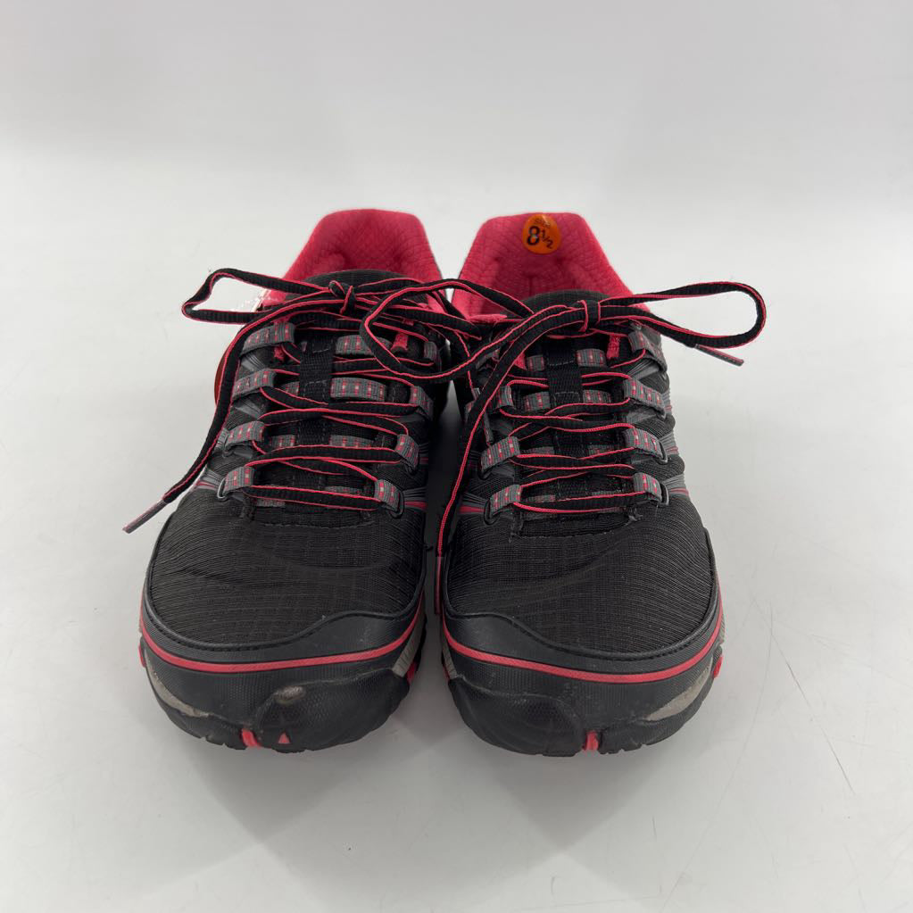 8.5 lace-up sneaker