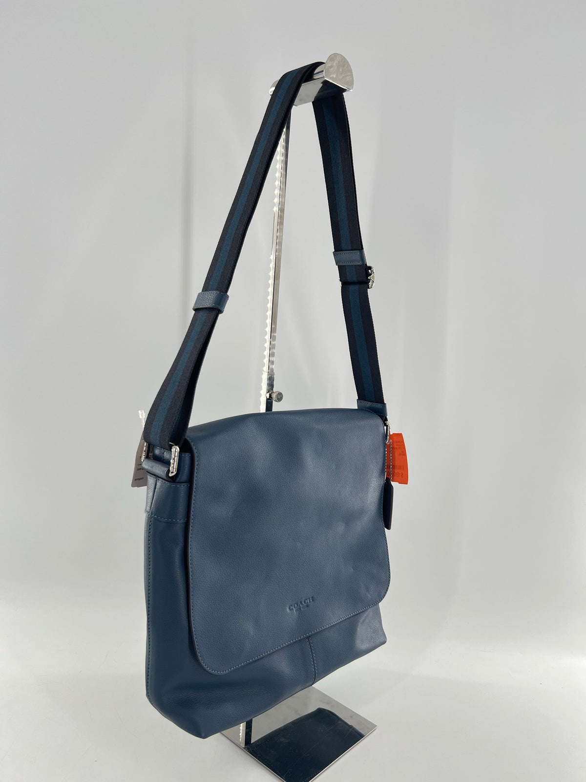 R375 leather messenger bag