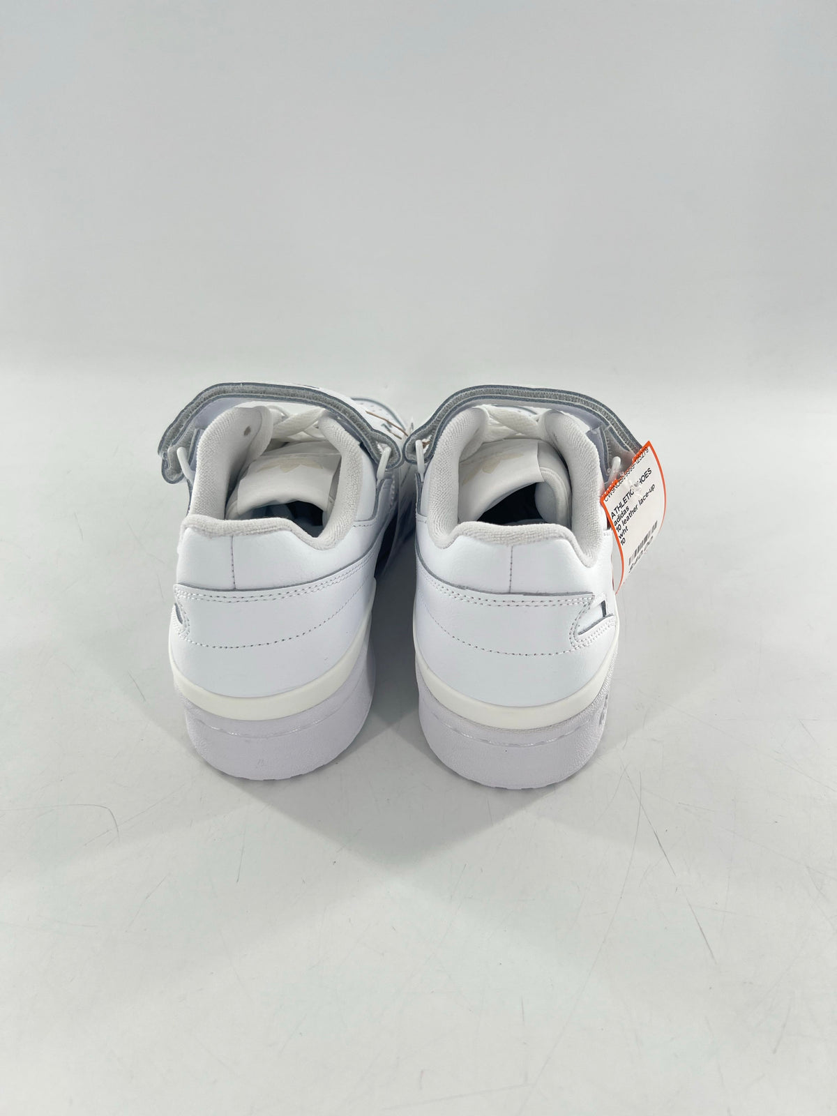 10 leather lace-up sneaker