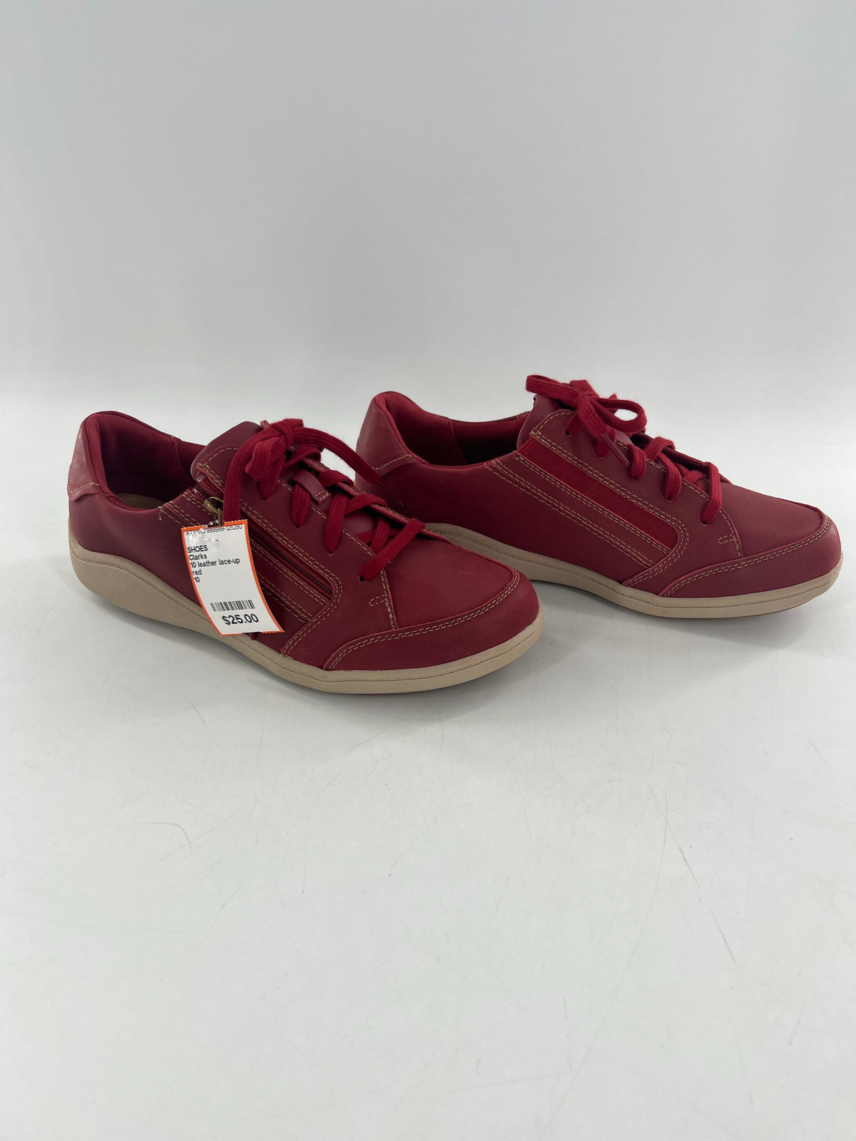 10 leather lace-up sneaker