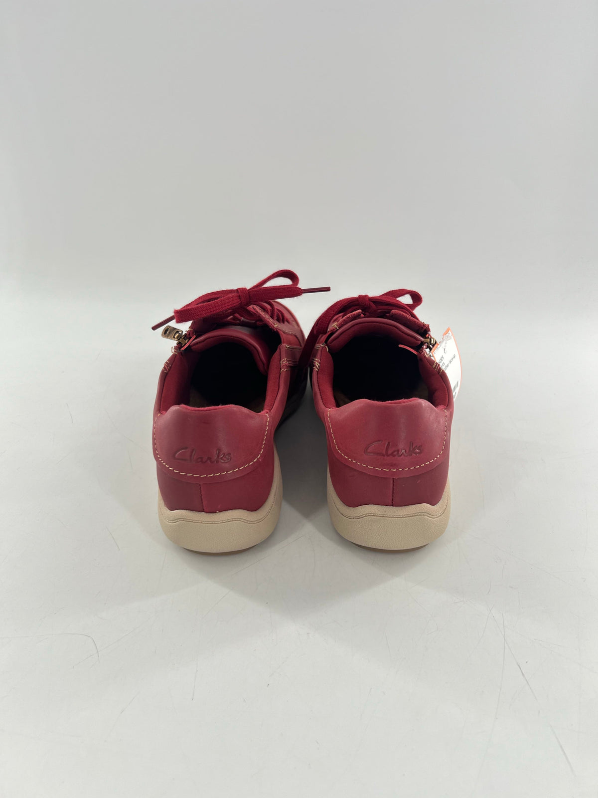10 leather lace-up sneaker