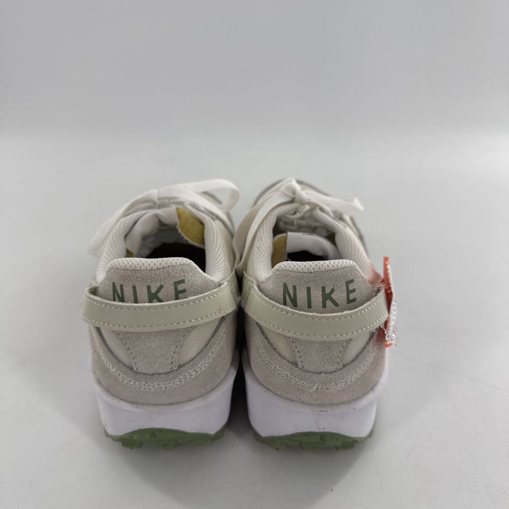 7.5 lace-up sneaker