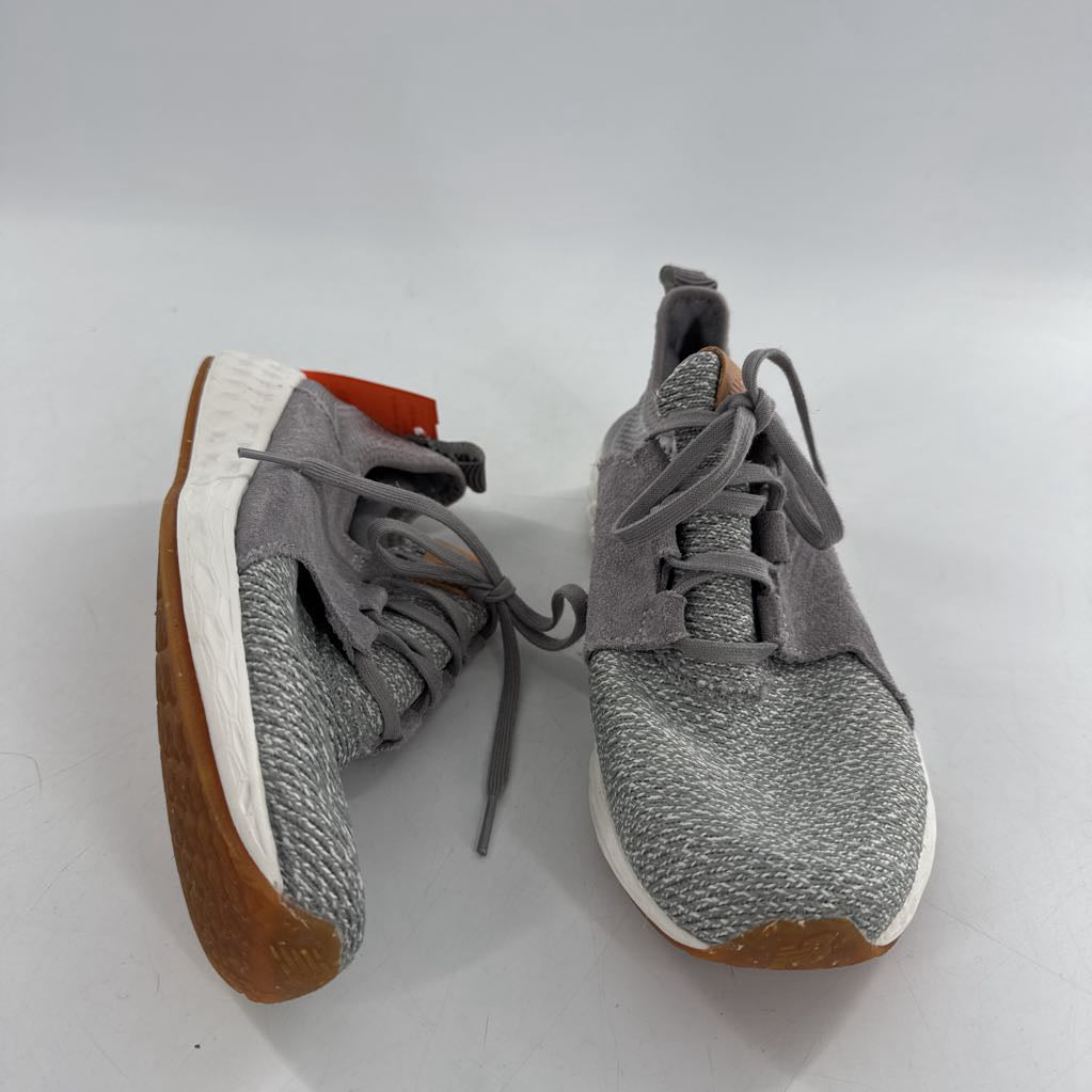 7.5 lace-up sneaker