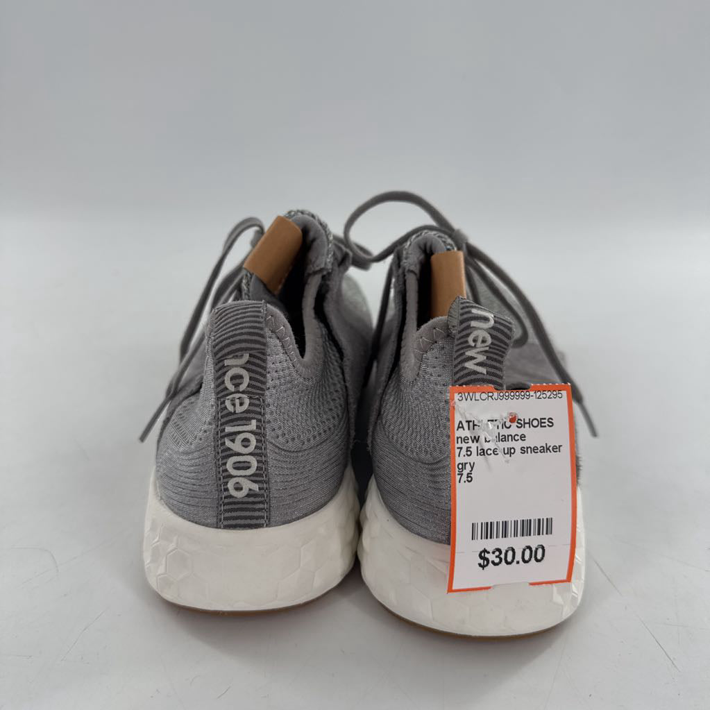 7.5 lace-up sneaker