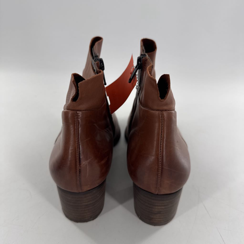 8 leather ankle boot