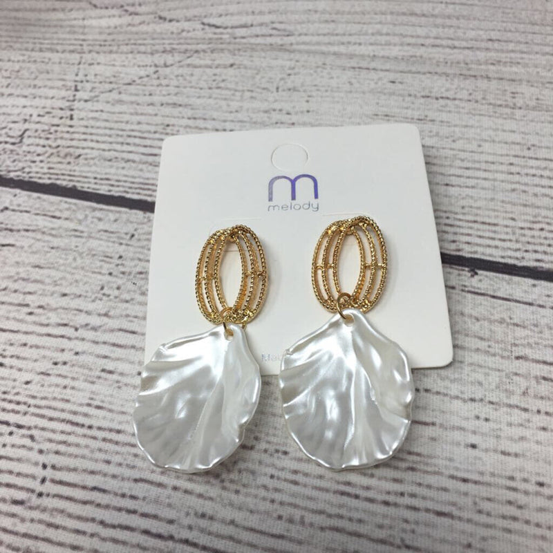 White Shell Earring with Gold