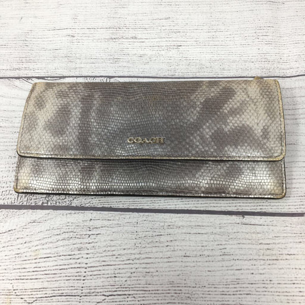 bi-fold skinny wallet