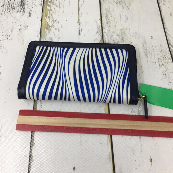 R68 zip around striped wallet