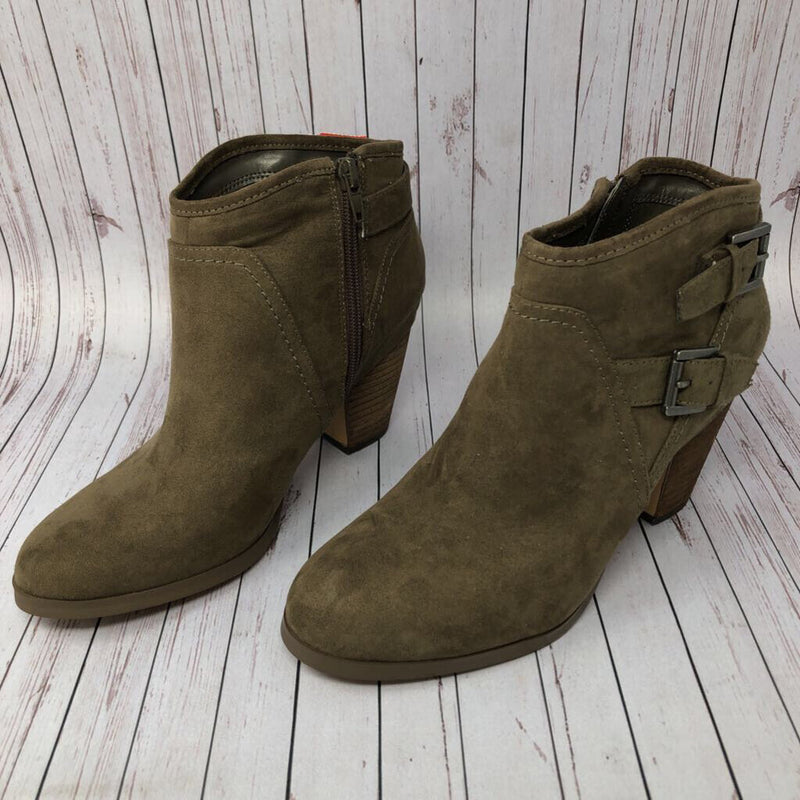 9.5 double buckle heel ankle boots