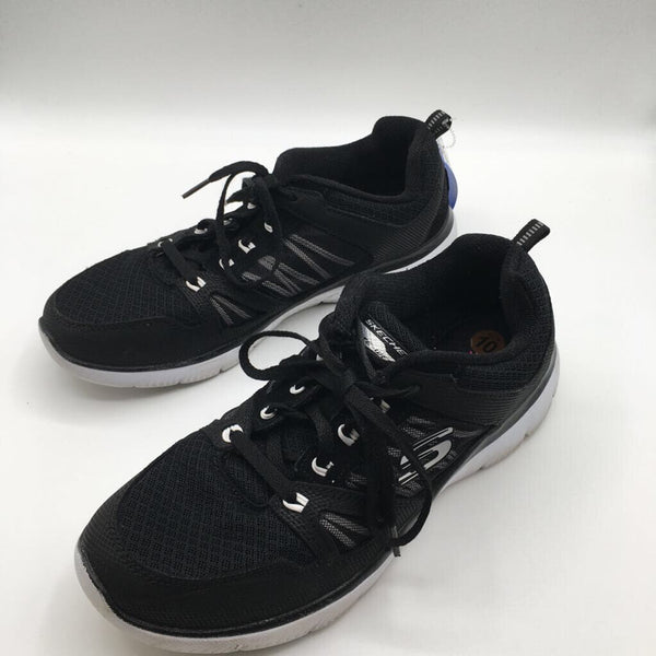 10 lace up sneaker