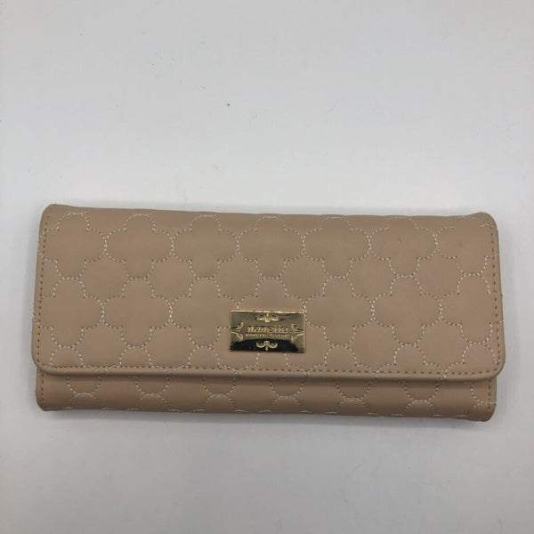 Clover Embossed wallet
